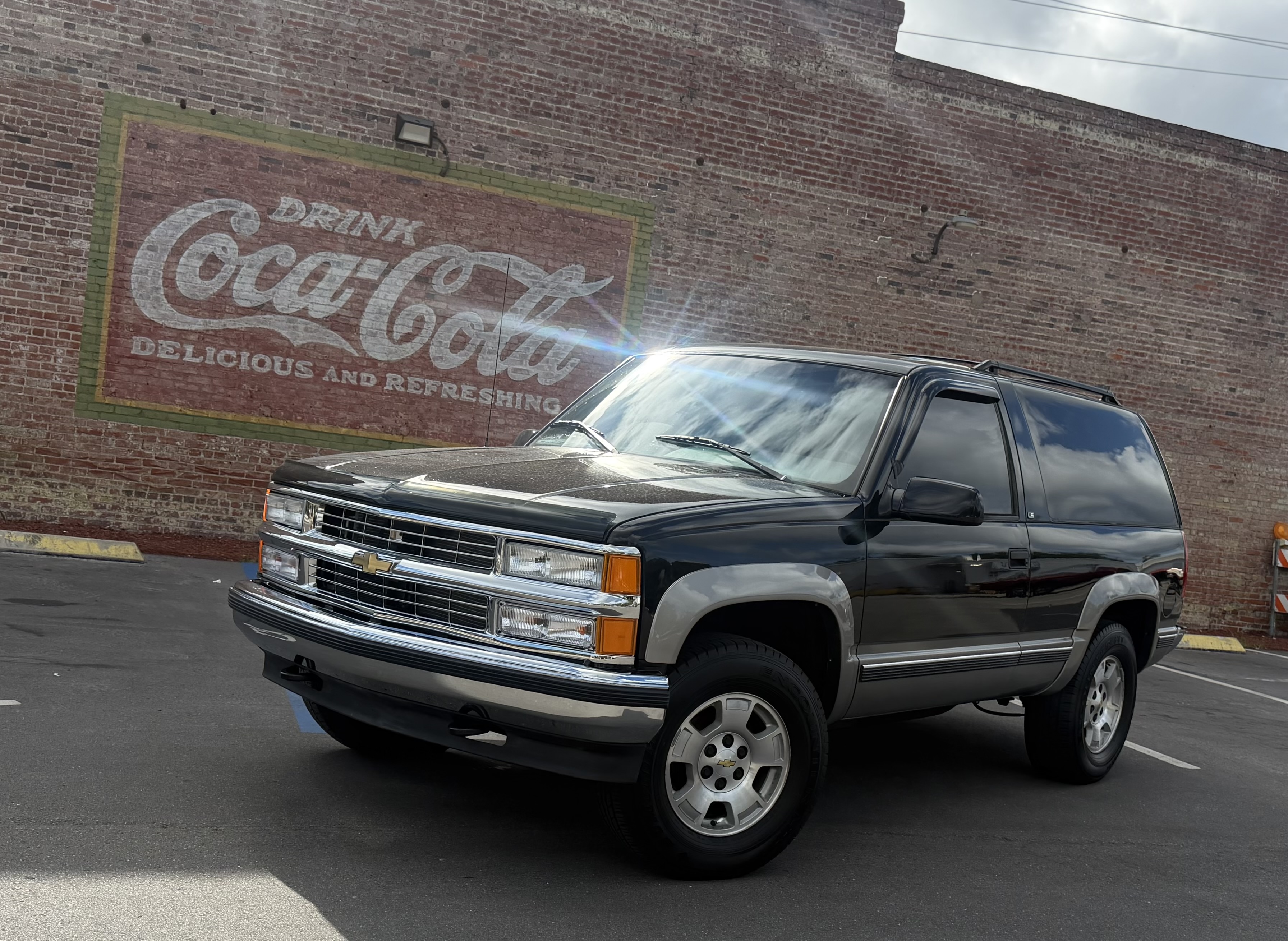 Used 1995 Chevrolet Tahoe 4WD 2-Door image 1