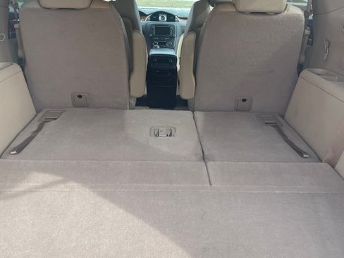 Used 2011 Buick Enclave CXL image 10