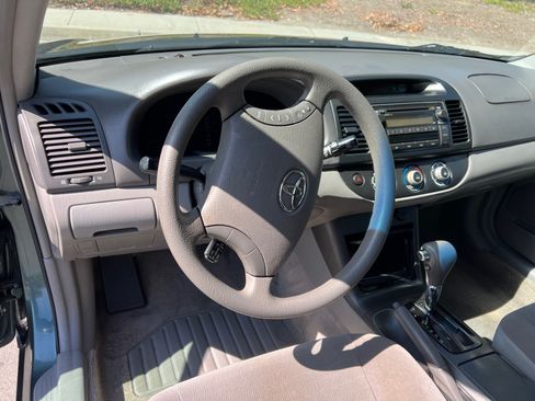 Used 2005 Toyota Camry LE image 9