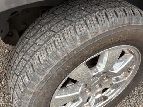 Used 2001 Chevrolet Suburban LT w/ LT Preferred Equipment Group image 11