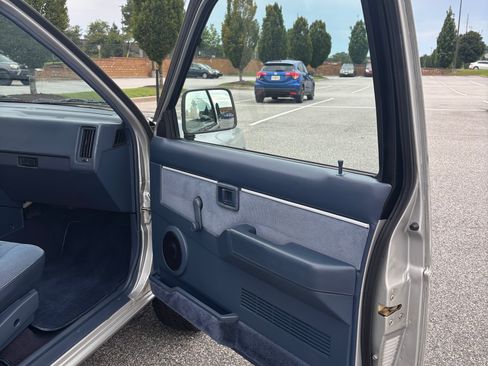 Used 1993 Nissan Pickup SE RWD image 15
