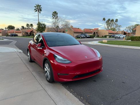 Used 2022 Tesla Model Y Performance image 4