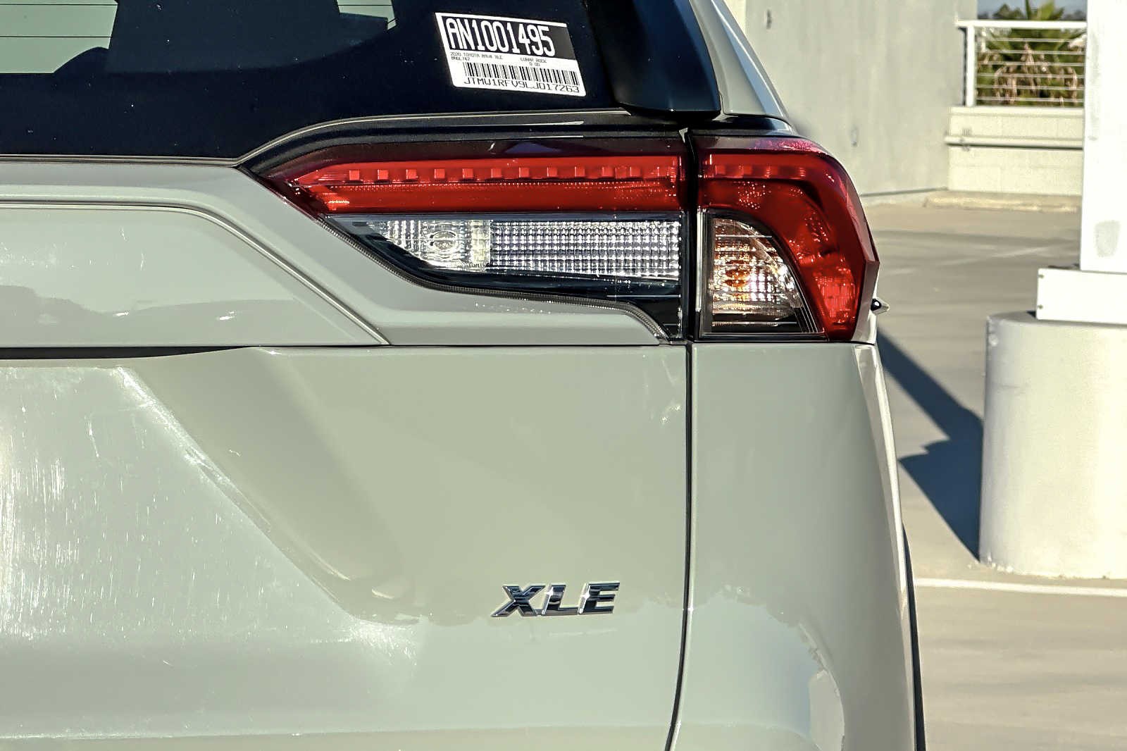 Used 2020 Toyota RAV4 XLE w/ Carpet Mat Package FWD image 15