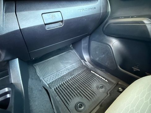 Used 2018 Toyota Tacoma SR w/ SR Convenience Package AWD/4WD image 13