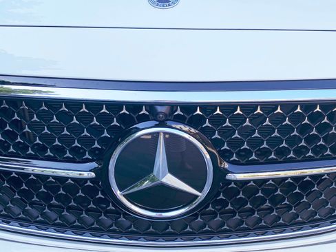 Used 2025 Mercedes-Benz E 350 Sedan image 9