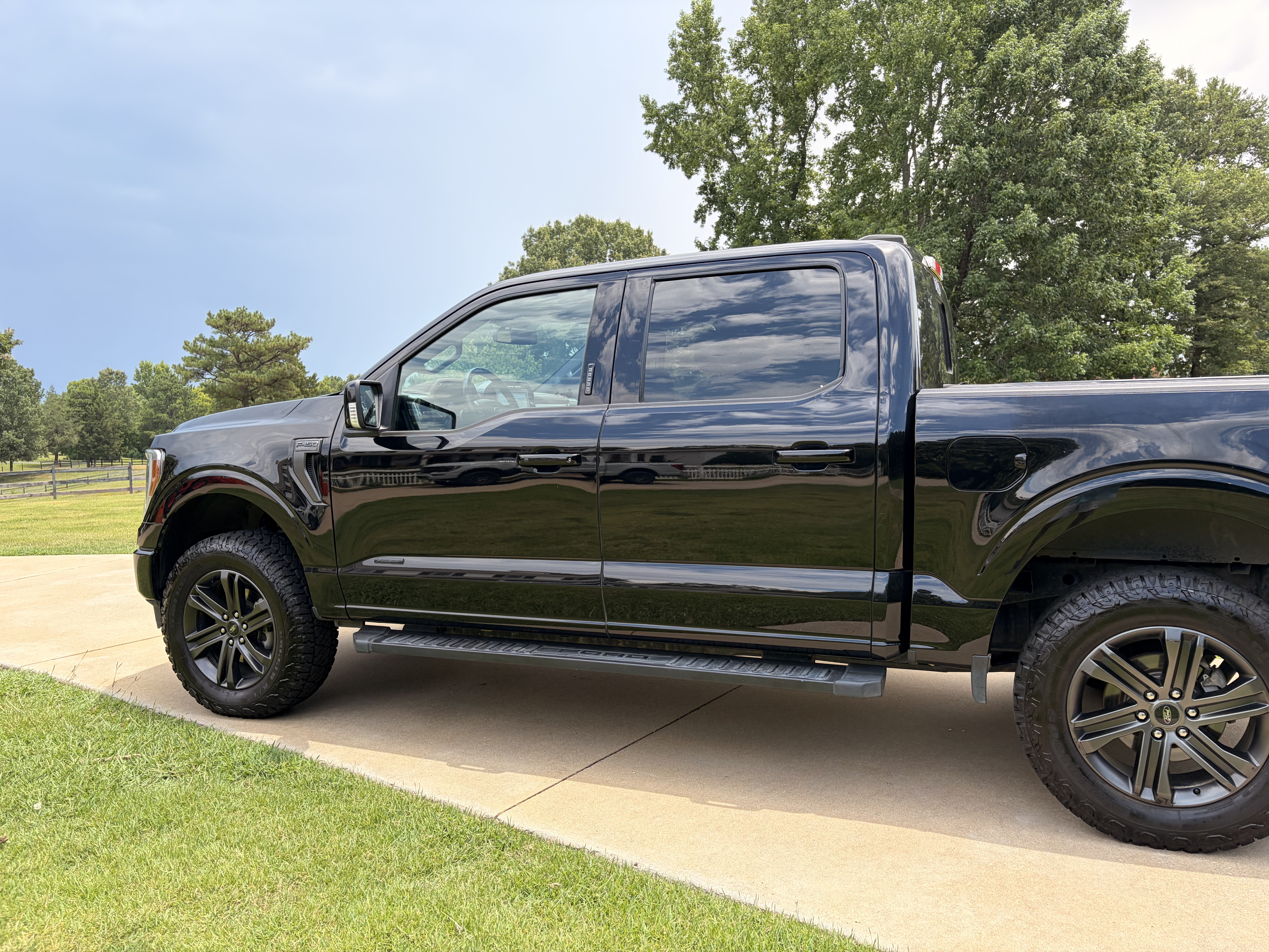 Used 2022 Ford F150 Lariat w/ Equipment Group 502A High AWD/4WD image 2
