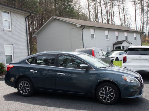 Used 2017 Nissan Sentra SV image 9