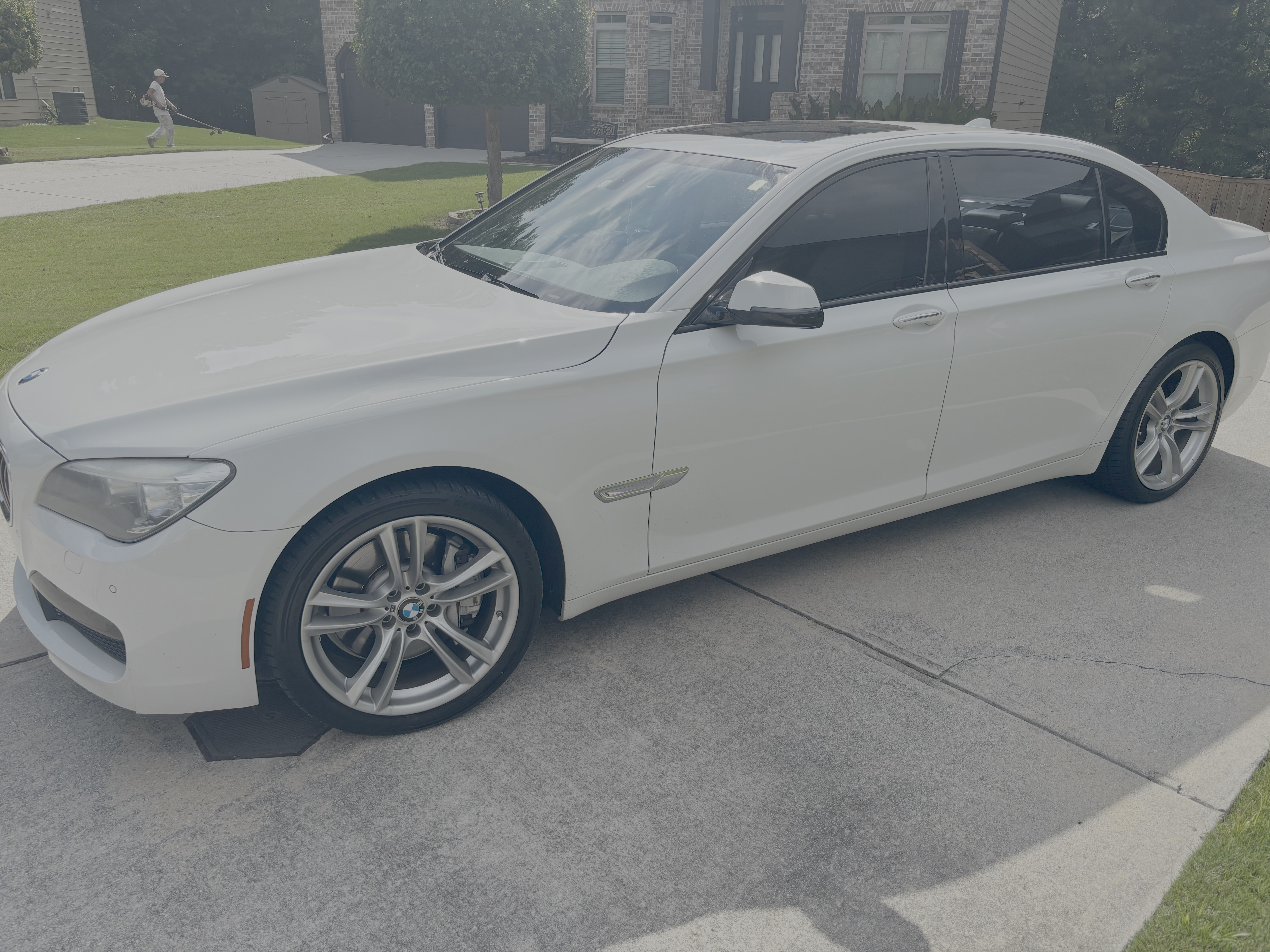 Used 2014 BMW 750Li RWD image 2