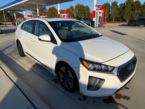 Used 2022 Hyundai Ioniq SEL image 4