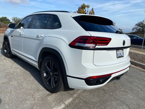 Used 2021 Volkswagen Atlas Cross Sport SE w/ Panoramic Sunroof Package image 4