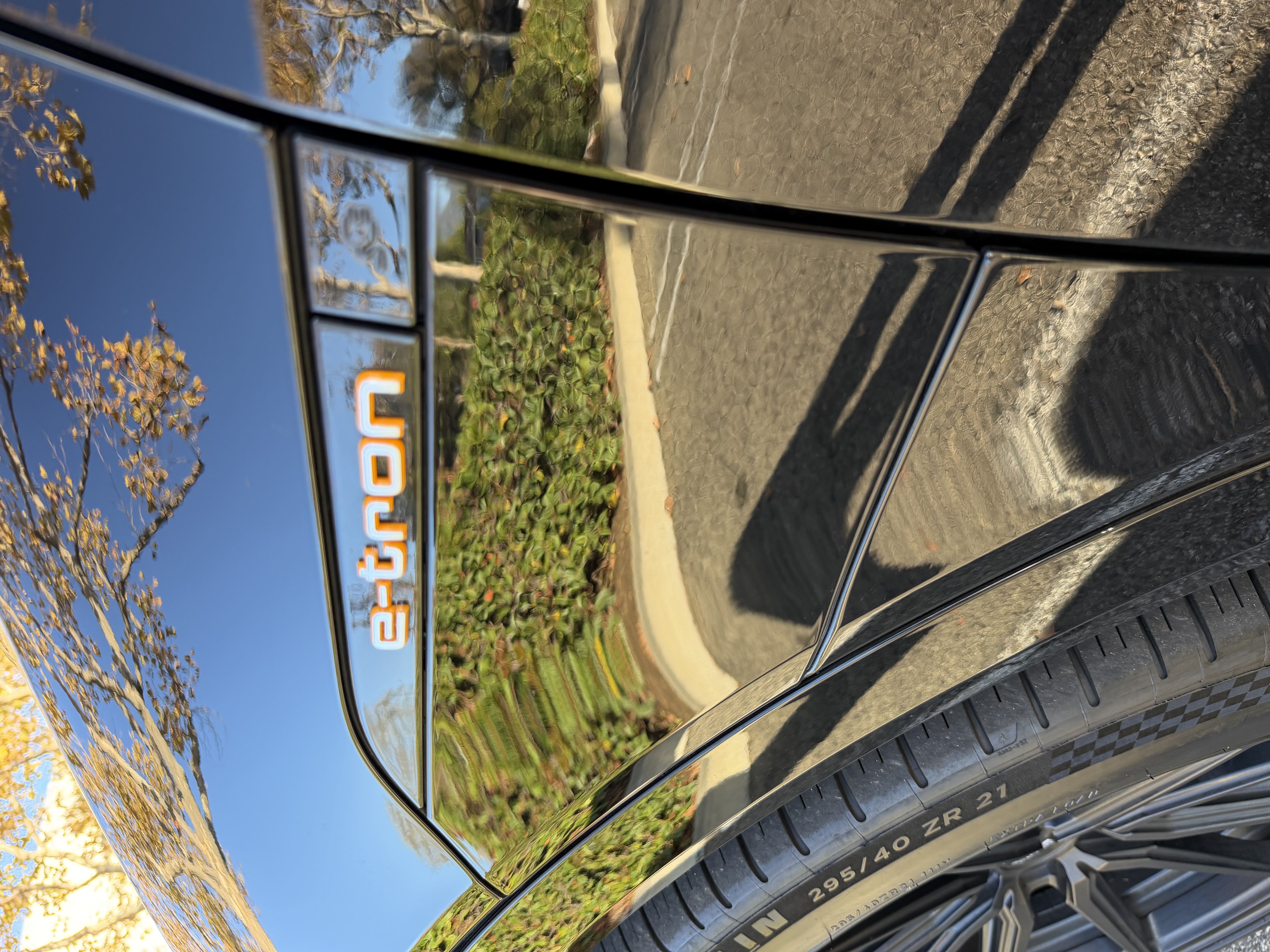 Used 2022 Audi e-tron Premium AWD/4WD image 23