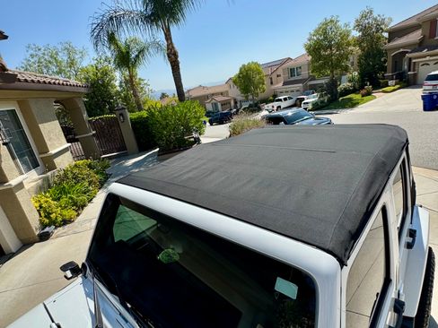 Used 2017 Jeep Wrangler Unlimited Sahara w/ Connectivity Group image 10