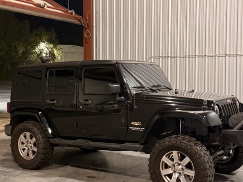 Used 2015 Jeep Wrangler Unlimited Sahara w/ Max Tow Package image 6