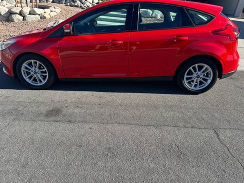 Used 2017 Ford Focus SE image 5