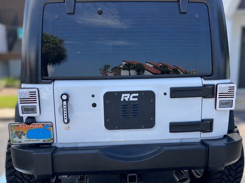 Used 2018 Jeep Wrangler Unlimited Sport w/ Connectivity Group AWD/4WD image 6