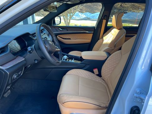 Used 2023 Jeep Grand Cherokee Summit w/ Adv Protech Group IV image 18