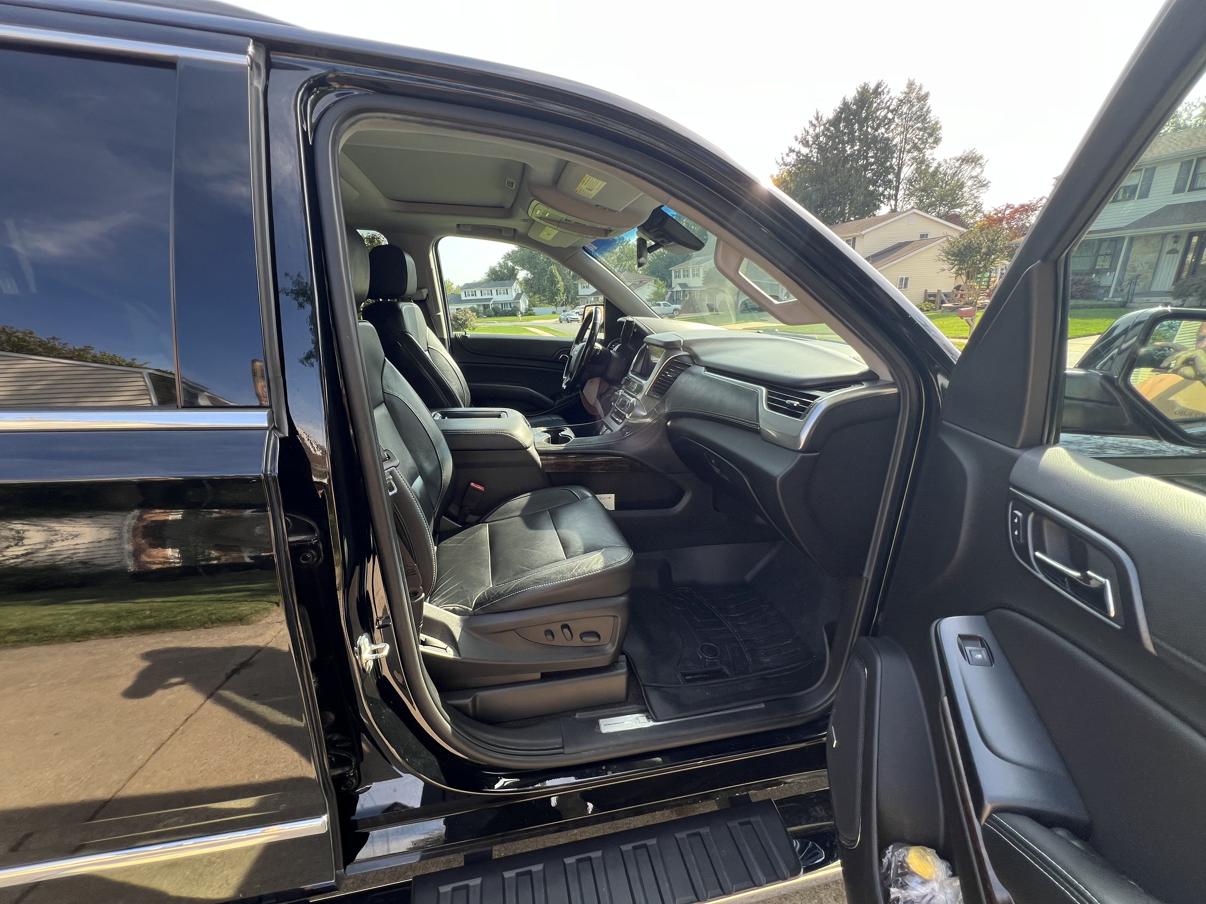 Used 2018 Chevrolet Tahoe LT w/ LT Signature Package AWD/4WD image 9