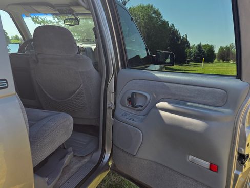 Used 1999 Chevrolet Suburban 4WD w/ Preferred Equipment Group 2 image 8
