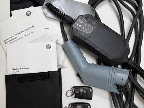 Used 2016 Volkswagen e-Golf SE w/ DC Fast Charging Package FWD image 22