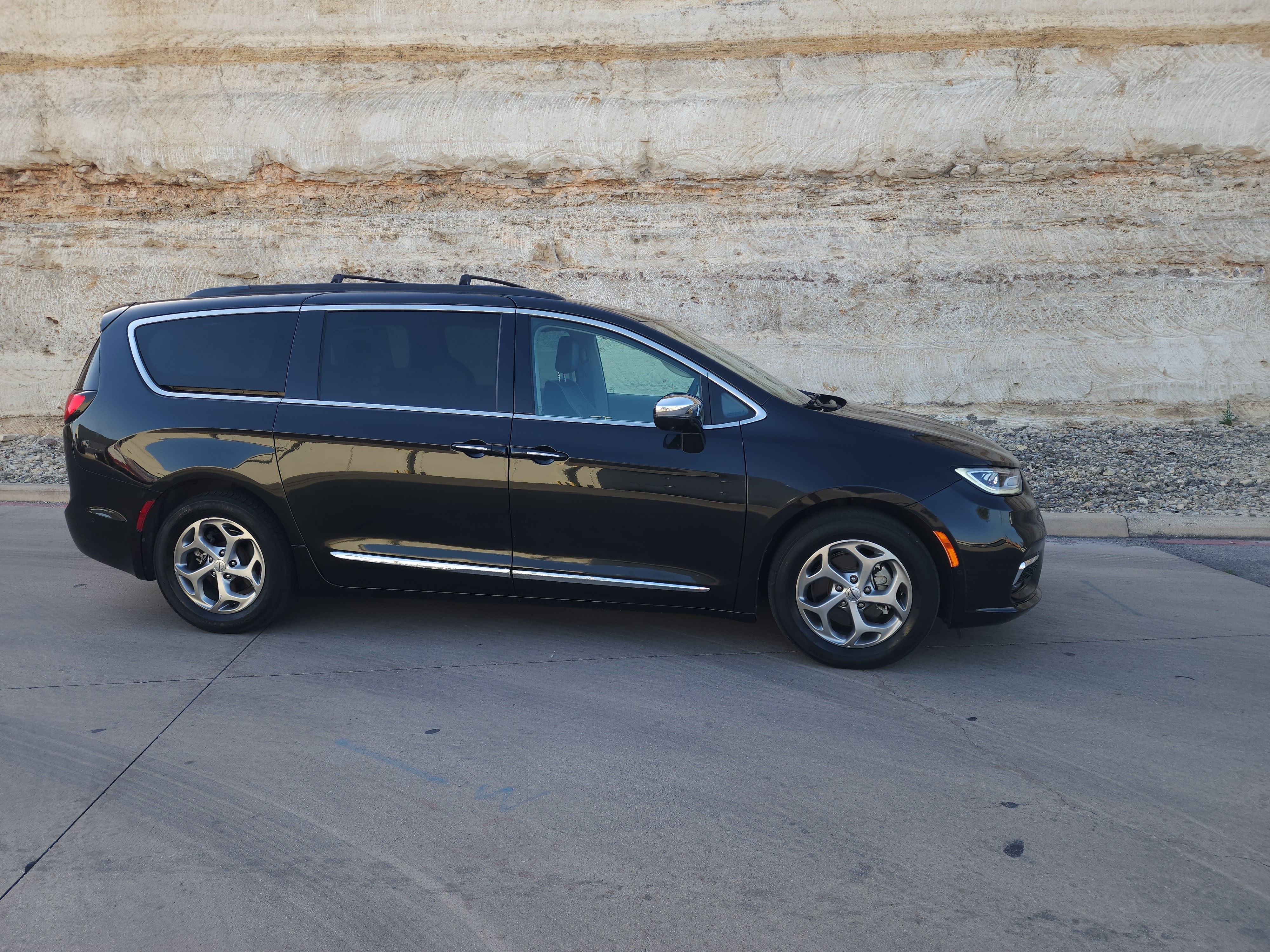 Used 2022 Chrysler Pacifica Limited FWD image 10