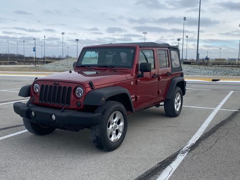 Used 2013 Jeep Wrangler Unlimited Sport image 2