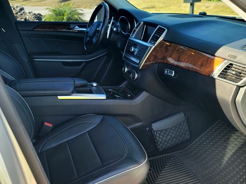 Used 2013 Mercedes-Benz GL 550 4MATIC image 12