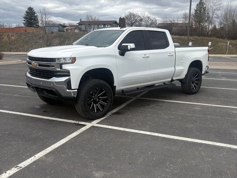 Used 2019 Chevrolet Silverado 1500 LT w/ Convenience Package image 2