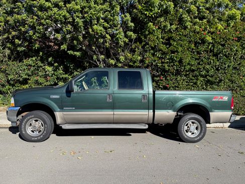 Used 2003 Ford F250 Lariat image 1