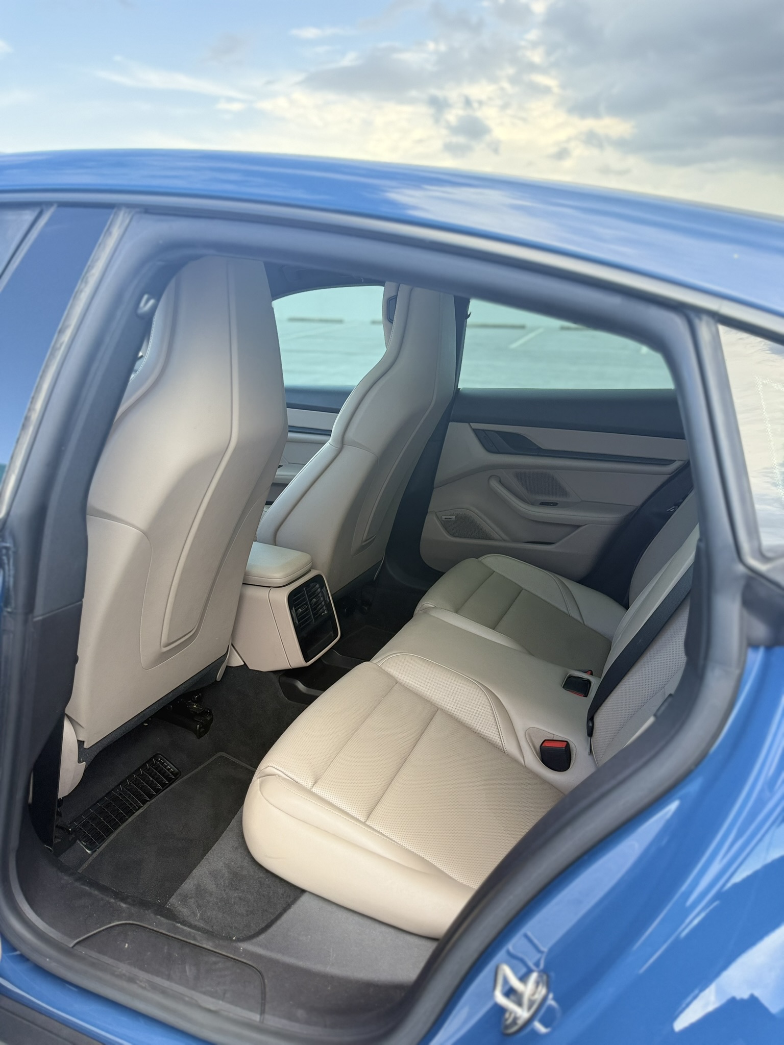 Used 2022 Porsche Taycan RWD image 18