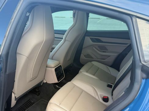 Used 2022 Porsche Taycan RWD image 18
