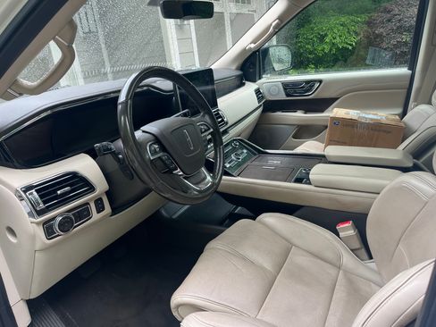 Used 2019 Lincoln Navigator Reserve AWD/4WD image 9