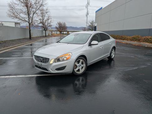 Used 2012 Volvo S60 T5 image 1