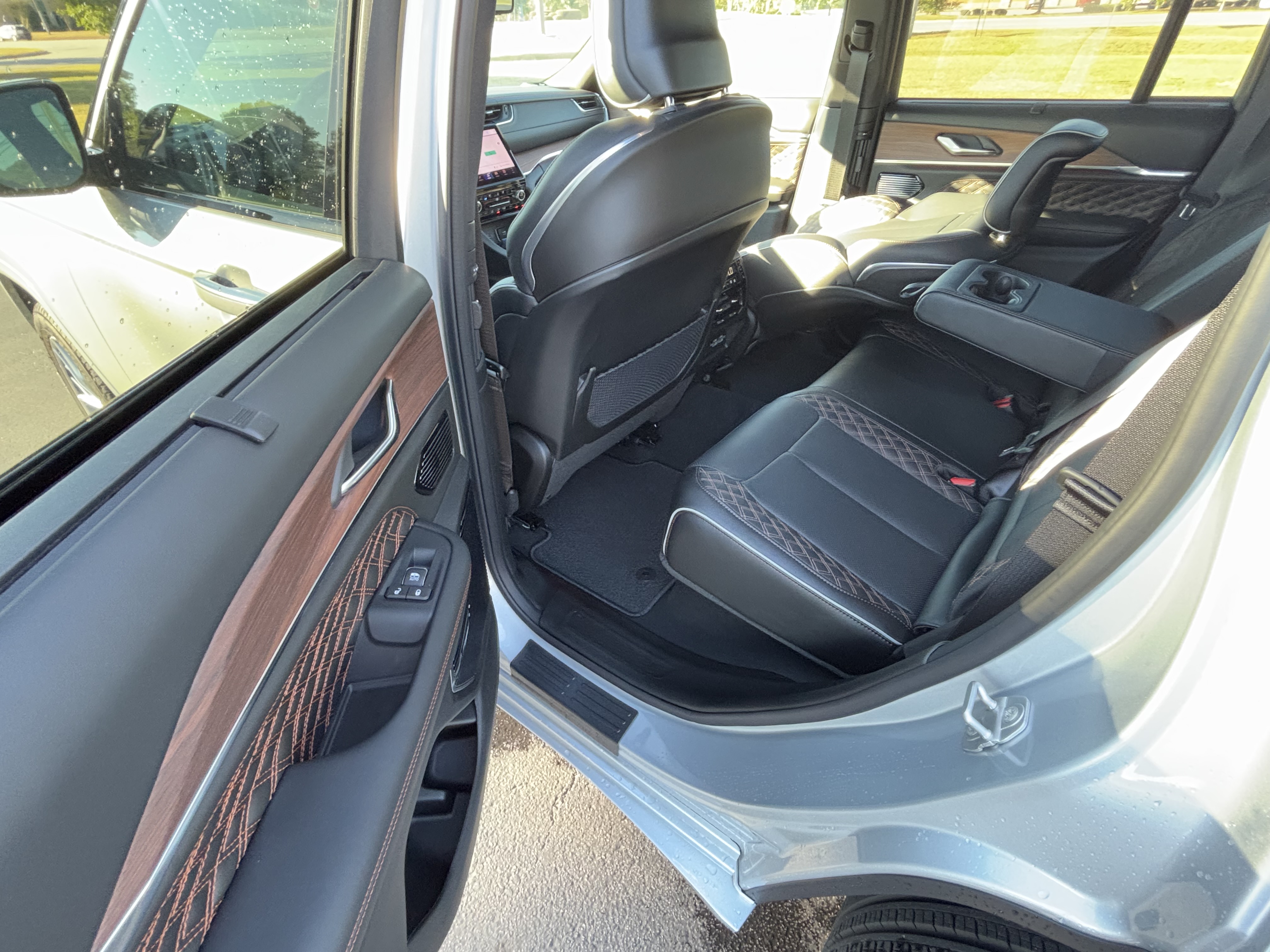 Used 2025 Jeep Grand Cherokee Summit w/ Adv Protech Group IV AWD/4WD image 12