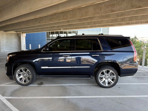 Used 2018 Cadillac Escalade Luxury AWD/4WD image 8