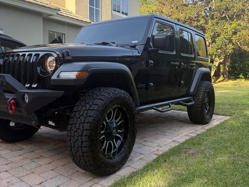 Used 2023 Jeep Wrangler Unlimited Sport image 1