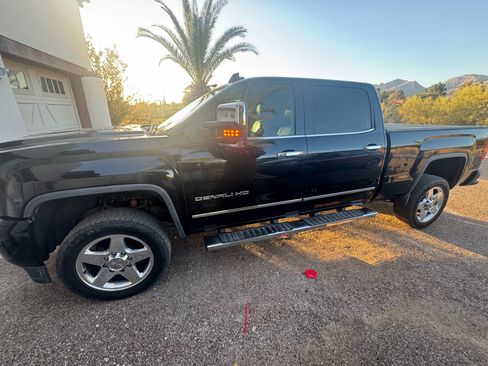 Used 2015 GMC Sierra 2500 Denali w/ Duramax Plus Package AWD/4WD image 1