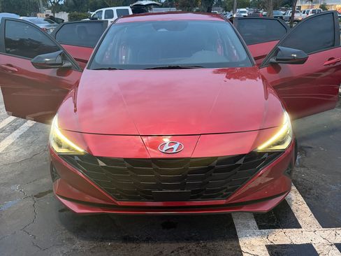 Used 2023 Hyundai Elantra SEL w/ Convenience Package image 2