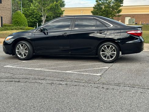 Used 2017 Toyota Camry SE FWD image 4