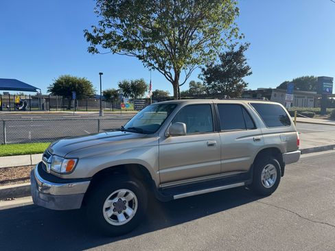 Used 2001 Toyota 4Runner SR5 image 1