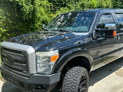 Used 2015 Ford F250 Platinum w/ FX4 Off-Road Package AWD/4WD image 11