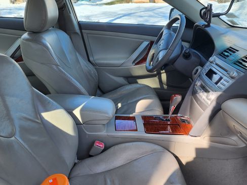 Used 2011 Toyota Camry XLE w/ XLE Extra-Value Pkg #1 image 11