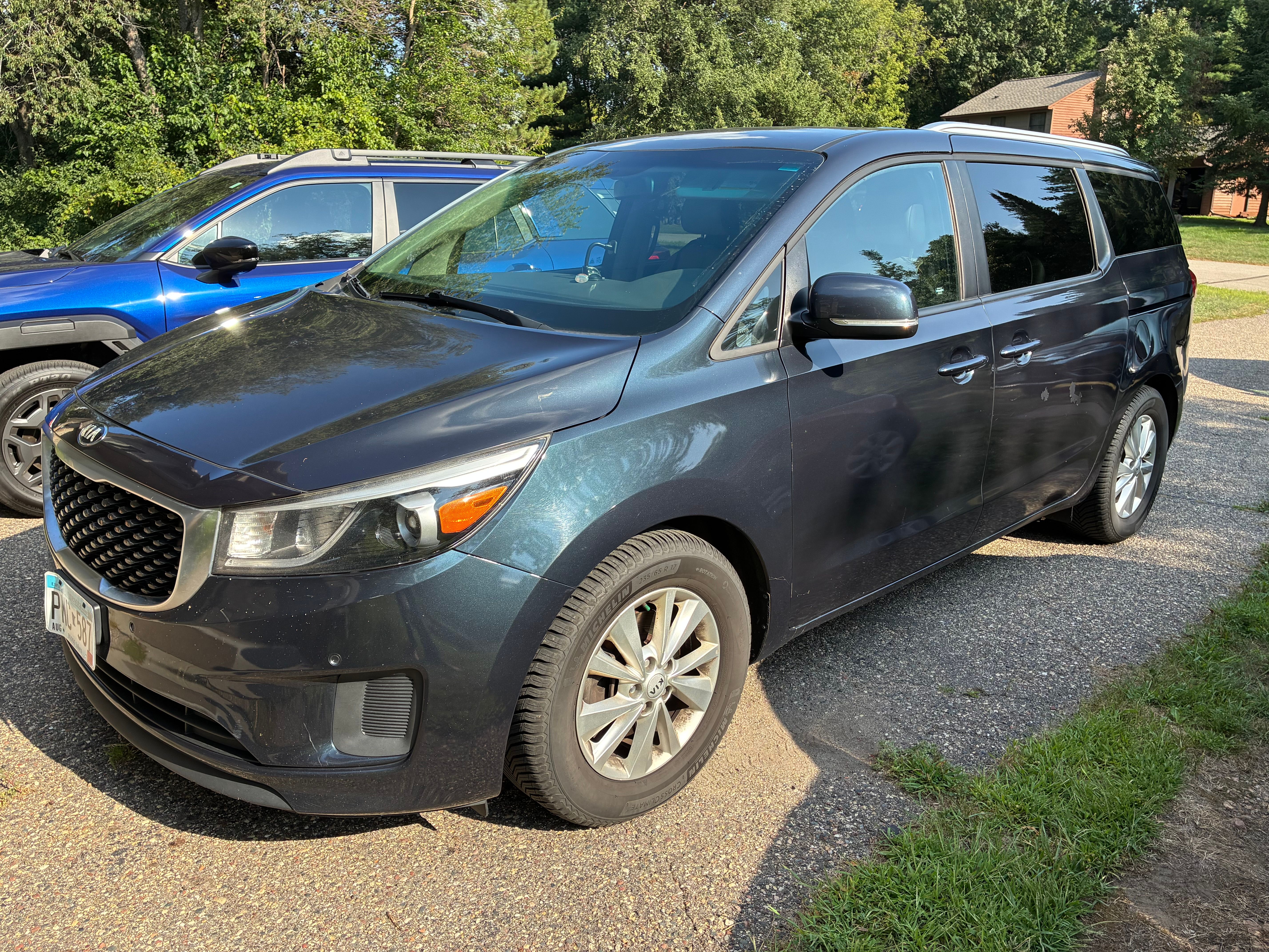 Used 2017 Kia Sedona LX w/ LX Essentials Premium Package FWD image 12