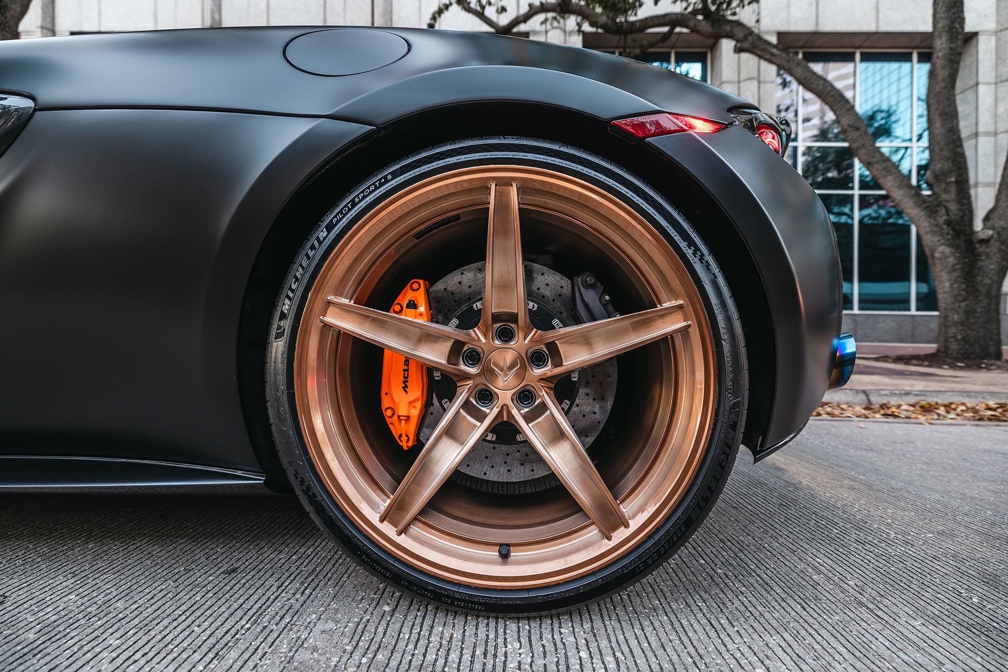 Used 2019 McLaren 570S Spider RWD image 17