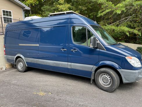 Used 2013 Mercedes-Benz Sprinter 2500 image 4