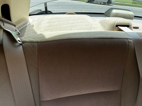 Used 2005 Ford Crown Victoria RWD image 12