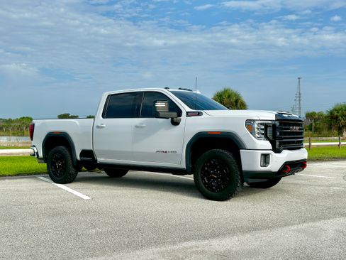 Used 2023 GMC Sierra 2500 AT4 w/ AT4 Preferred Package AWD/4WD image 1