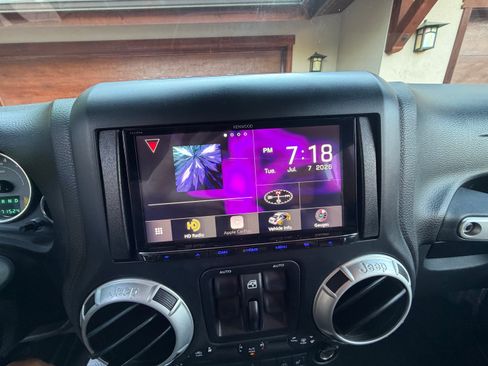 Used 2014 Jeep Wrangler Unlimited Sahara w/ Connectivity Group AWD/4WD image 22