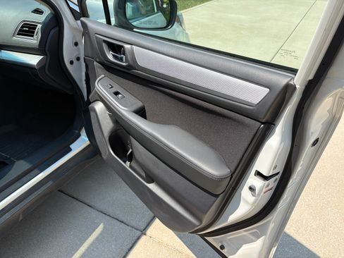 Used 2019 Subaru Outback 2.5i Premium AWD/4WD image 6