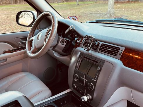 Used 2009 GMC Yukon 4WD Hybrid image 12