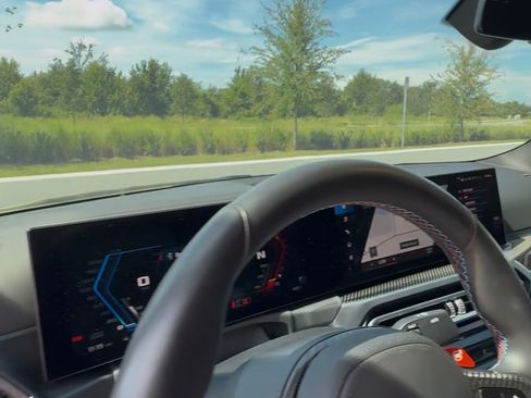 Used 2024 BMW M4 Coupe image 15